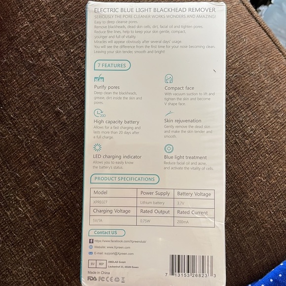 Brand New in Box- Electric Blue light blackhead Remover - Picture 2 of 3